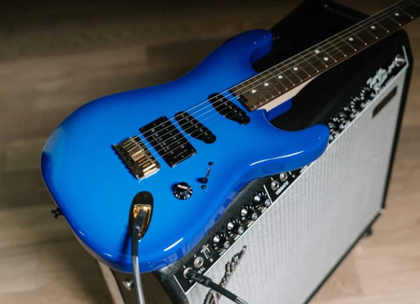 La nueva Jake E Lee Pro-Mod Signature en Blue Burst es una versión